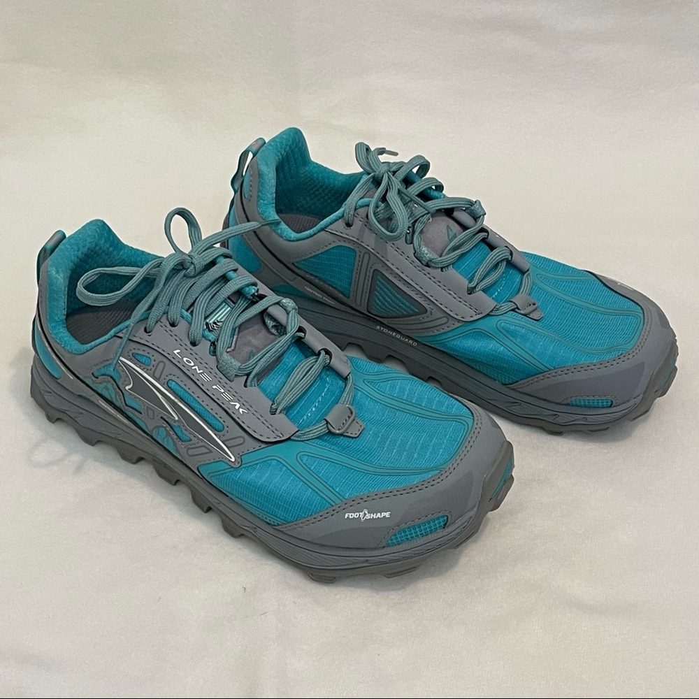 NWOT Altra Lone Peak 4 Trail Runners in Size 9.5